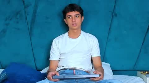 ethanlowell online show from February 5, 8:46 pm