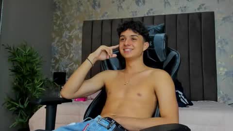 ethanlowell online show from September 20, 6:36 am