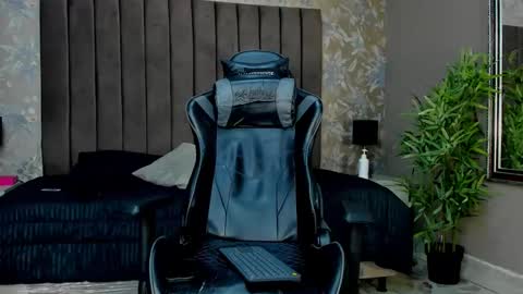 ethanlowell online show from October 12, 5:06 am