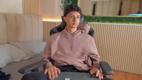 ethanlowell online show from February 16, 4:41 am