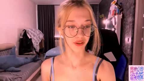 Snapshot of eufemiazurawski chatting on February 19, 11:17 am Tali online show from February 19, 11:17 am