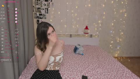 Veronica Tiia Lilith left to right online show from January 29, 7:22 pm