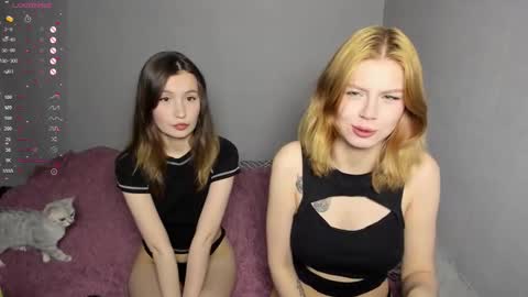 Veronica Tiia Lilith left to right online show from December 14, 4:23 pm