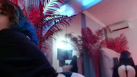 E V A online show from December 1, 8:03 pm