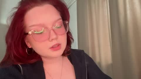 eva_kittenn online show from April 12, 1:16 pm