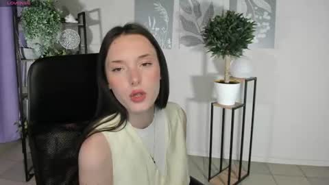 Snapshot of eva_leeee chatting on June 18, 9:14 am Eva online show from June 18, 9:14 am