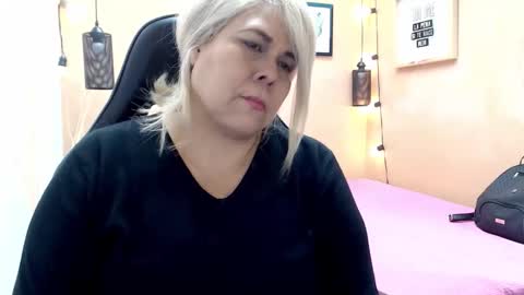 Snapshot of eva_love49 chatting on November 6, 12:06 pm eva_love49 online show from November 6, 12:06 pm