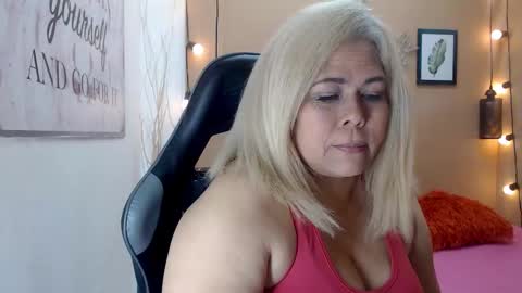 Snapshot of eva_love49 chatting on December 2, 12:21 pm eva_love49 online show from December 2, 12:21 pm