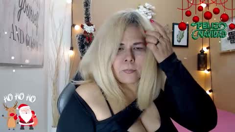 Snapshot of eva_love49 chatting on December 15, 2:10 pm eva_love49 online show from December 15, 2:10 pm