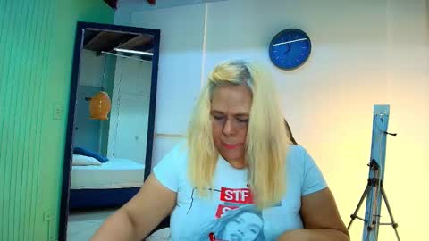 Snapshot of eva_love49 chatting on March 18, 6:00 pm eva_love49 online show from March 18, 6:00 pm