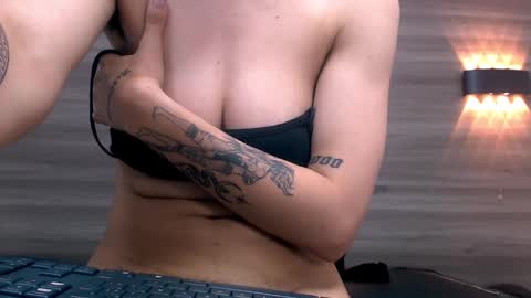 Snapshot of eva_monwalker chatting on February 5, 11:17 pm Eva cute online show from February 5, 11:17 pm