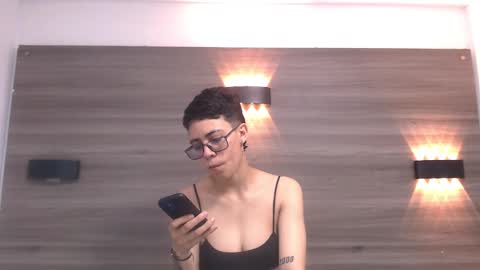 Snapshot of eva_monwalker chatting on February 15, 7:06 pm Eva cute online show from February 15, 7:06 pm