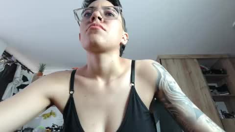 Snapshot of eva_monwalker chatting on June 17, 12:50 pm Eva cute online show from June 17, 12:50 pm
