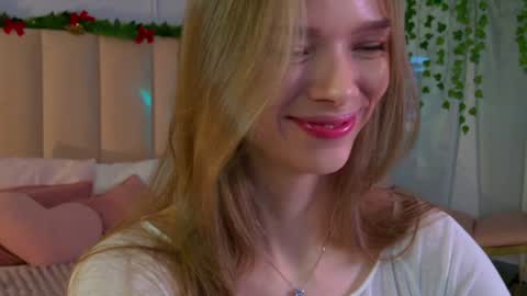 Snapshot of eva_natsumi chatting on December 22, 5:34 am Eva online show from December 22, 5:34 am