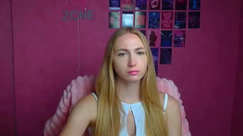 Snapshot of eva_oliviaa chatting on October 16, 11:11 am Eva online show from October 16, 11:11 am