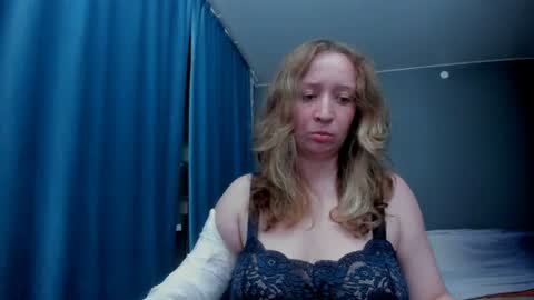 Snapshot of eva_rikchter chatting on July 4, 8:04 pm Ice Goddess online show from July 4, 8:04 pm