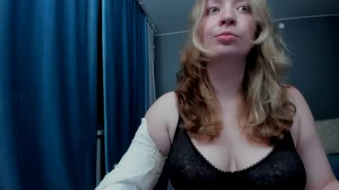 Snapshot of eva_rikchter chatting on July 12, 9:39 pm Ice Goddess online show from July 12, 9:39 pm