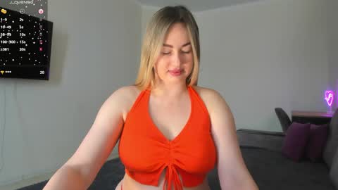 Snapshot of eva_rose7 chatting on April 20, 9:01 am Eva online show from April 20, 9:01 am