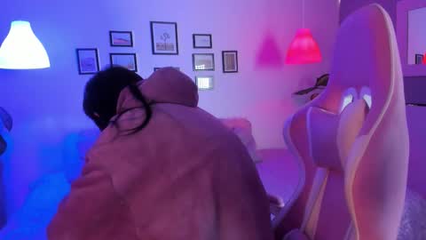 Eva   Emily online show from October 16, 11:44 am