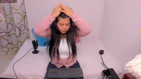 Estefania online show from December 19, 11:25 pm