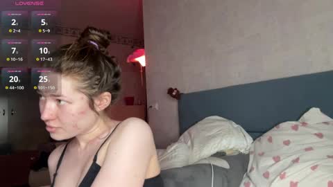 eva varnerr online show from April 3, 9:02 pm