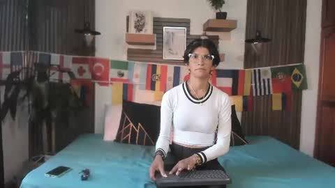 Snapshot of evaa_campbell chatting on June 27, 12:10 pm Eva online show from June 27, 12:10 pm