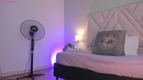 Snapshot of evaa_mills chatting on May 28, 7:55 pm Eva online show from May 28, 7:55 pm