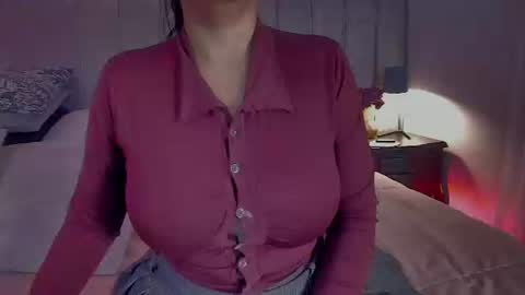 Snapshot of evaa_stevens chatting on July 7, 8:24 pm julieth online show from July 7, 8:24 pm