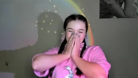 Snapshot of evaamillerr chatting on December 2, 12:52 am Eva online show from December 2, 12:52 am