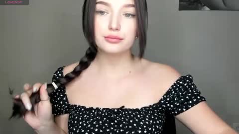 Snapshot of evaamillerr chatting on December 6, 12:49 pm Eva online show from December 6, 12:49 pm