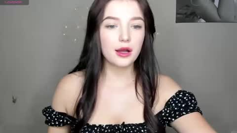 Snapshot of evaamillerr chatting on December 11, 10:16 pm Eva online show from December 11, 10:16 pm