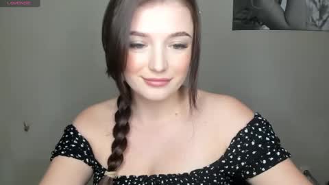 Snapshot of evaamillerr chatting on January 17, 1:46 pm Eva online show from January 17, 1:46 pm