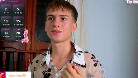Snapshot of evaan_hot chatting on June 12, 1:48 am EVAN online show from June 12, 1:48 am