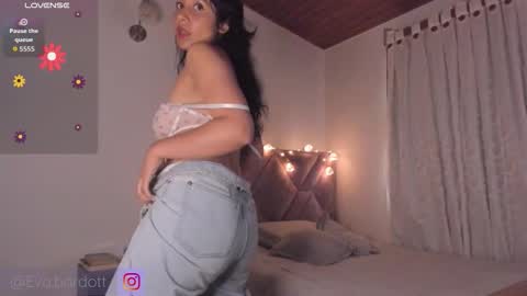 Snapshot of evabardot chatting on November 11, 2:06 pm Eva Bardot online show from November 11, 2:06 pm