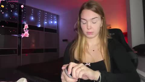 Snapshot of evacarter1 chatting on November 16, 12:33 pm evacarter1 online show from November 16, 12:33 pm