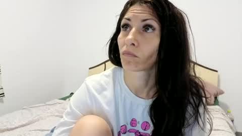 Snapshot of evacrisxxx chatting on July 17, 3:13 am hornycrissyyourlove online show from July 17, 3:13 am