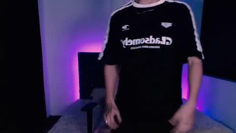 Snapshot of evan__hunter chatting on January 30, 12:39 am Evan online show from January 30, 12:39 am