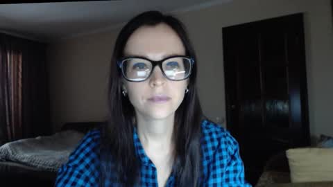 Snapshot of evangeline06 chatting on October 15, 8:58 am YourMistress online show from October 15, 8:58 am
