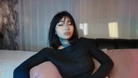 Snapshot of evangeline_bell chatting on December 5, 8:27 pm Eva online show from December 5, 8:27 pm