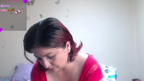 Snapshot of evangeline_lover chatting on April 29, 5:30 pm evangeline_lover online show from April 29, 5:30 pm