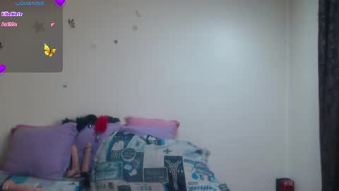 Snapshot of evangeline_lover chatting on May 28, 1:52 pm evangeline_lover online show from May 28, 1:52 pm