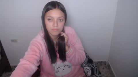 Snapshot of evangeline_petite chatting on May 19, 4:19 am eva online show from May 19, 4:19 am
