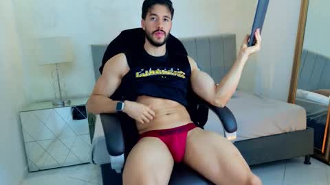 E V A N S online show from March 9, 11:42 pm