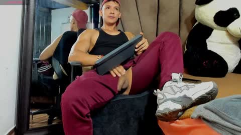   online show from February 5, 12:17 pm