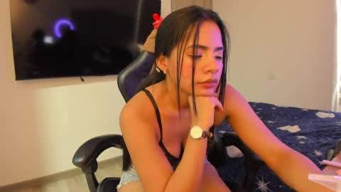 Snapshot of evapetit chatting on April 30, 8:15 pm evapetit online show from April 30, 8:15 pm