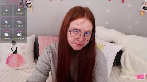 Snapshot of evarey_ chatting on May 4, 4:30 am Adelina online show from May 4, 4:30 am
