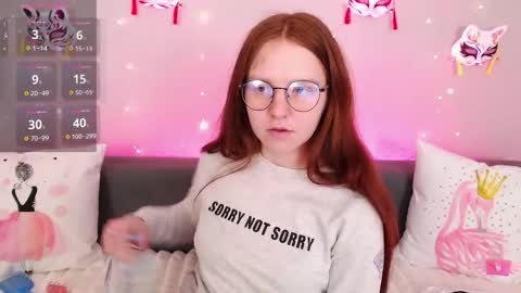 Snapshot of evarey_ chatting on May 10, 5:12 am Adelina online show from May 10, 5:12 am