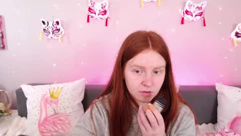 Snapshot of evarey_ chatting on May 15, 4:19 am Adelina online show from May 15, 4:19 am