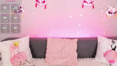 Snapshot of evarey_ chatting on May 19, 3:57 am Adelina online show from May 19, 3:57 am