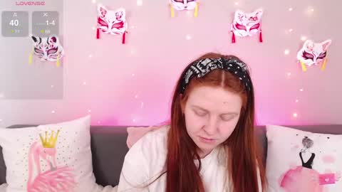 Snapshot of evarey_ chatting on May 27, 5:04 am Adelina online show from May 27, 5:04 am